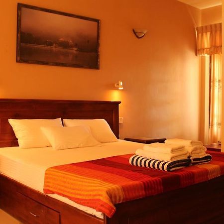Janishi Residencies Hotel Negombo Phòng bức ảnh