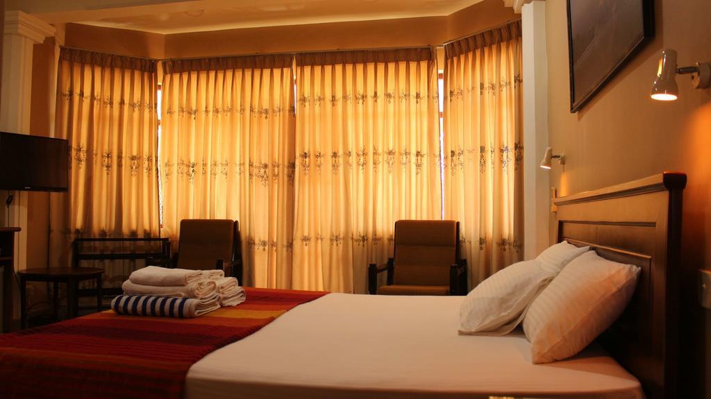 Janishi Residencies Hotel Negombo Phòng bức ảnh