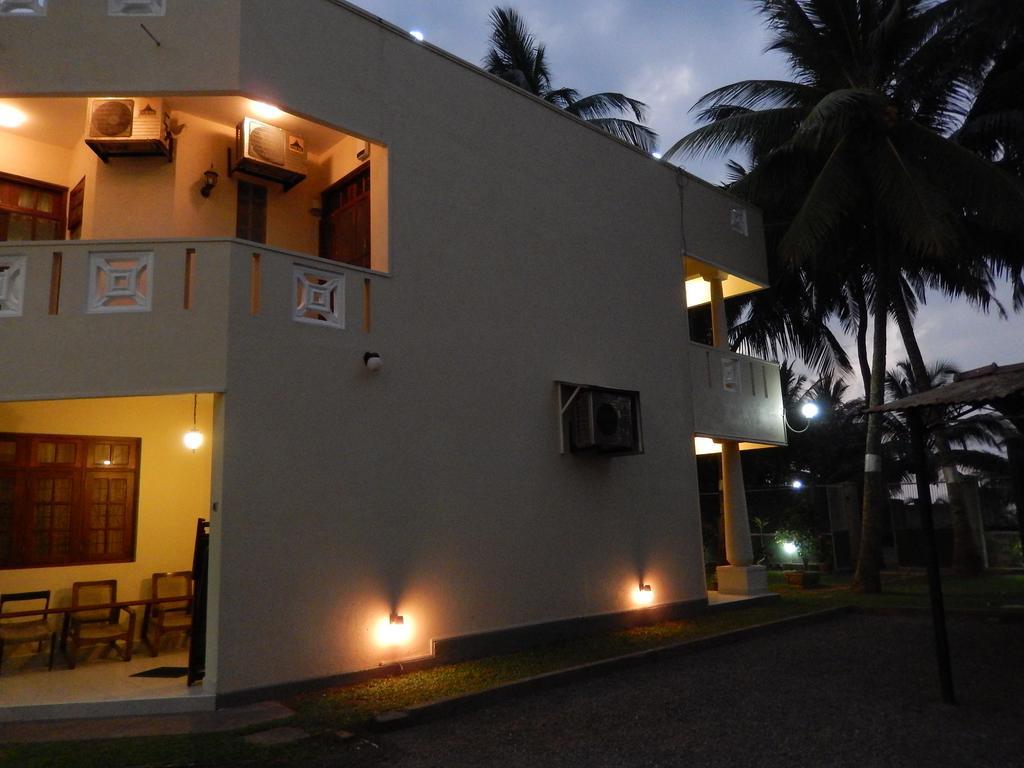 Janishi Residencies Hotel Negombo Ngoại thất bức ảnh