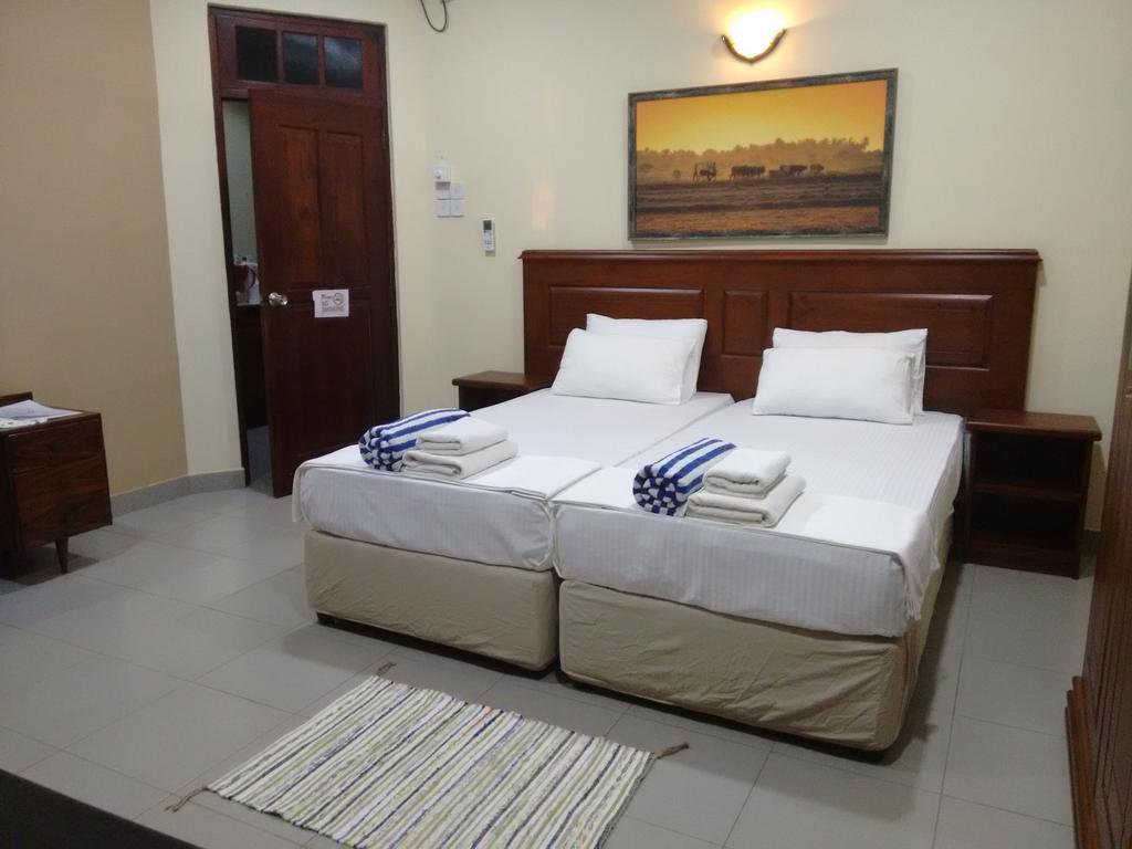 Janishi Residencies Hotel Negombo Ngoại thất bức ảnh