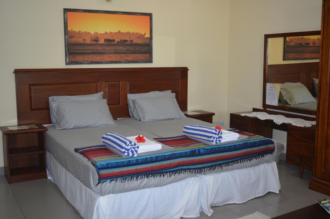 Janishi Residencies Hotel Negombo Ngoại thất bức ảnh